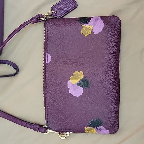 Coach wristlet - Picture 3 of 7